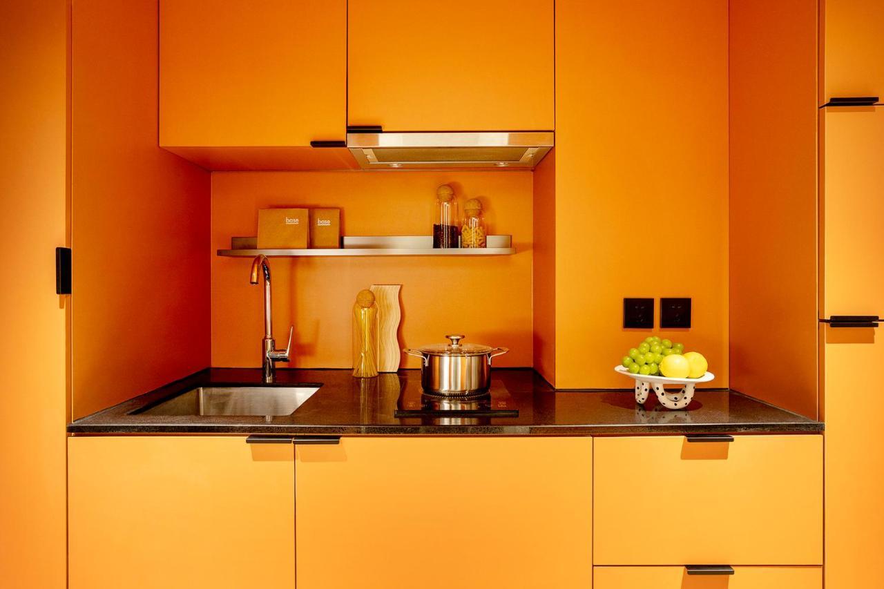 Base-Beijing Wangfujing Serviced Apartment- In Hutong &Bike Rental &Close To Forbidden City, Tian'Anmen Square &Subway Nearby &Free Coffee &Washing Machine,Kitchen &Restaurant Discount &English Speaking &High Speed Free Wifi Exteriér fotografie A typical kitchen