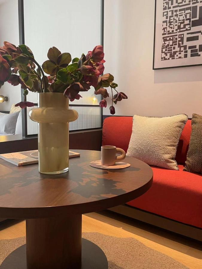 Base-Beijing Wangfujing Serviced Apartment- In Hutong &Bike Rental &Close To Forbidden City, Tian'Anmen Square &Subway Nearby &Free Coffee &Washing Machine,Kitchen &Restaurant Discount &English Speaking &High Speed Free Wifi Exteriér fotografie The interior of the cafe