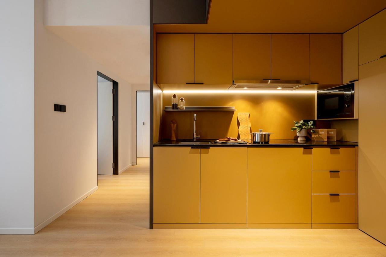 Base-Beijing Wangfujing Serviced Apartment- In Hutong &Bike Rental &Close To Forbidden City, Tian'Anmen Square &Subway Nearby &Free Coffee &Washing Machine,Kitchen &Restaurant Discount &English Speaking &High Speed Free Wifi Exteriér fotografie A kitchen in a private house