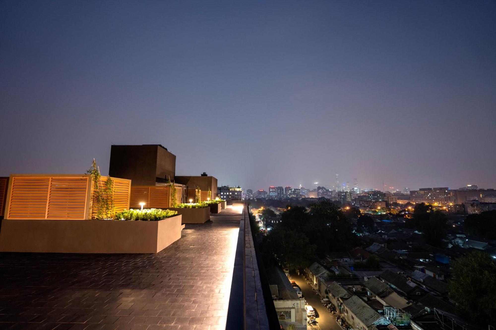 Base-Beijing Wangfujing Serviced Apartment- In Hutong &Bike Rental &Close To Forbidden City, Tian'Anmen Square &Subway Nearby &Free Coffee &Washing Machine,Kitchen &Restaurant Discount &English Speaking &High Speed Free Wifi Exteriér fotografie View from the rooftop
