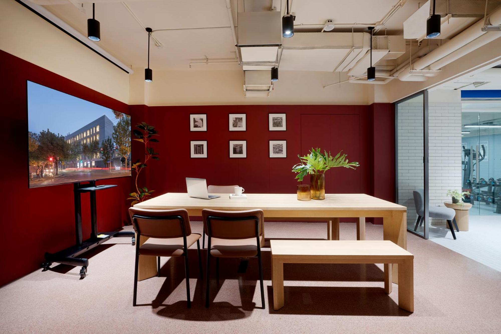 Base-Beijing Wangfujing Serviced Apartment- In Hutong &Bike Rental &Close To Forbidden City, Tian'Anmen Square &Subway Nearby &Free Coffee &Washing Machine,Kitchen &Restaurant Discount &English Speaking &High Speed Free Wifi Exteriér fotografie The interior of the library