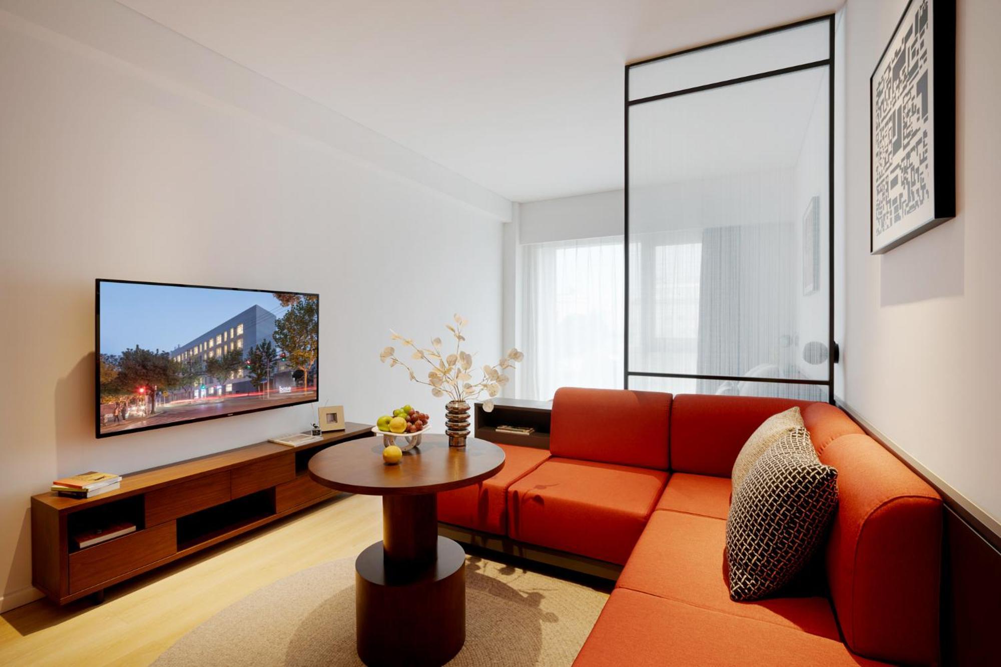 Base-Beijing Wangfujing Serviced Apartment- In Hutong &Bike Rental &Close To Forbidden City, Tian'Anmen Square &Subway Nearby &Free Coffee &Washing Machine,Kitchen &Restaurant Discount &English Speaking &High Speed Free Wifi Exteriér fotografie Living room