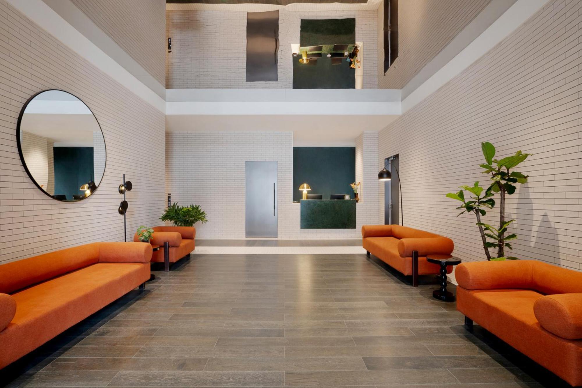 Base-Beijing Wangfujing Serviced Apartment- In Hutong &Bike Rental &Close To Forbidden City, Tian'Anmen Square &Subway Nearby &Free Coffee &Washing Machine,Kitchen &Restaurant Discount &English Speaking &High Speed Free Wifi Exteriér fotografie The lobby of the hotel
