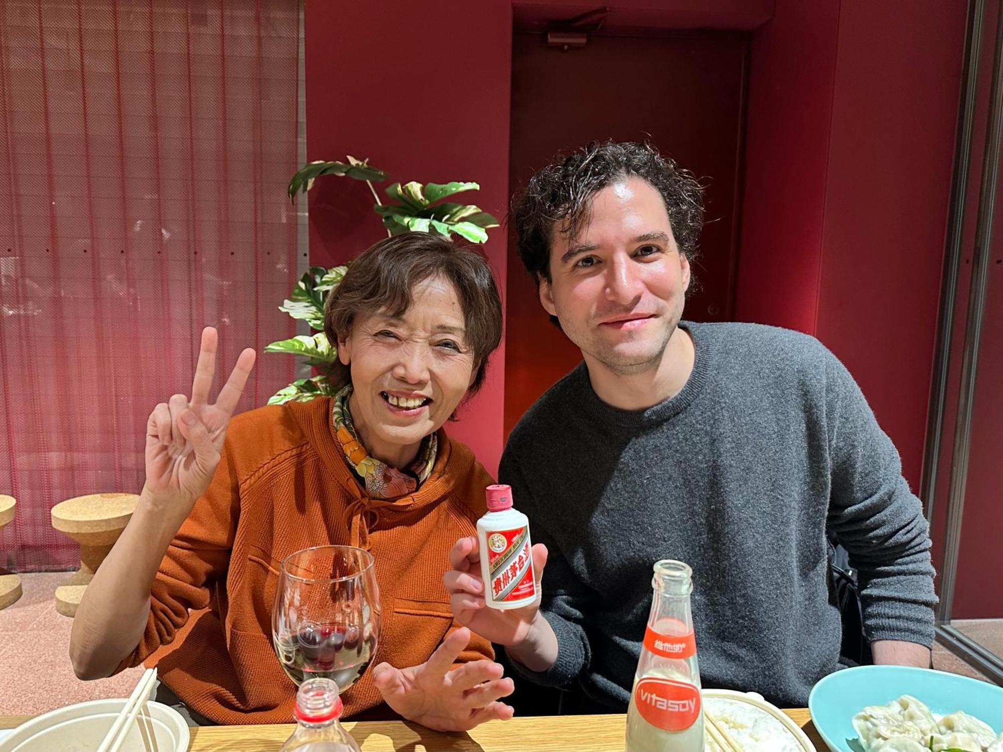 Base-Beijing Wangfujing Serviced Apartment- In Hutong &Bike Rental &Close To Forbidden City, Tian'Anmen Square &Subway Nearby &Free Coffee &Washing Machine,Kitchen &Restaurant Discount &English Speaking &High Speed Free Wifi Exteriér fotografie Yoko Kanno and Rob Kaz